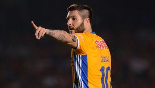 Gignac festeja un gol con Tigres