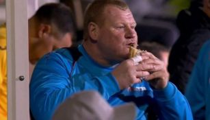 Wayne Shaw come una torta en el partido de FA Cup vs Arsenal