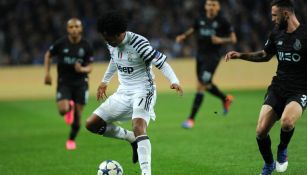 Layún marca a Cuadrado en la Ida de Octavos de Champions