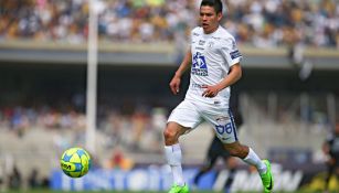 Lozano controla un balón en el Clausura 2017