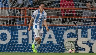 Hirving Lozano festeja su gol contra el Saprissa, en la Concachampions