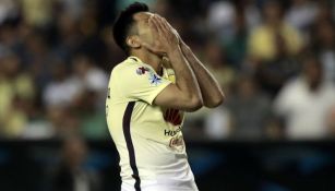 Silvio Romero en lamento en el partido contra León