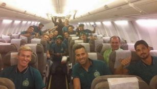 Los jugadores del Chapecoense se toman foto en el avión