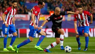 CH7 intenta salir entre jugadores colchoneros en el Calderón