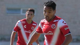 Juan Carlos Mosqueda disputa un juego con la Sub 20 de Veracruz 