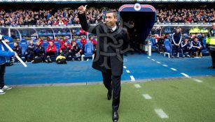 Caixinha saluda a la afición del Rangers previo a su debut 