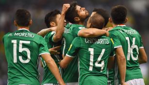 Futbolistas de México celebran gol de Araujo