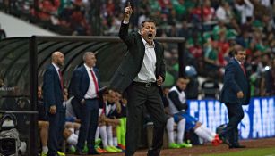 Juan Carlos Osorio durante el partido entre México y Costa Rica