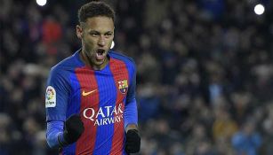 Neymar festeja un gol con Barcelona 