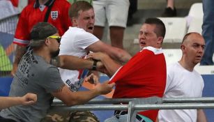 Ultras rusos se enfrentan a aficionados de Inglaterra