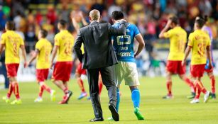 Paco Jémez consuela a García tras eliminación