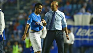 Jémez alienta a Baca tras una derrota de Cruz Azul en el C2017