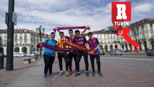 Aficionados del Barcelona presumen sus colores en Turín