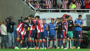 Chivas festeja un gol en los Cuartos de Final de la Copa contra Xolos