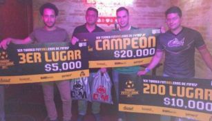 Ul1barri, Pelon vs Javo y Capomacho posan con sus premios