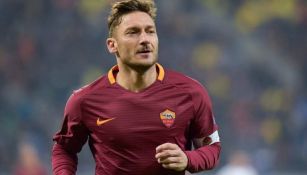 Totti disputa un partido con la Roma en la presente campaña 