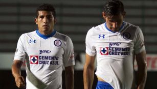 Joao Rojas y Benítez salen del campo tras un partido de Cruz Azul