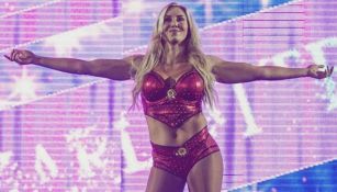 Charlotte Flair posa en una pelea de la WWE