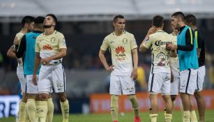 Los futbolistas de América salen de la cancha del Azteca tras quedar eliminados