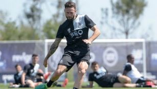 Layún, en un entrenamiento con los Dragones  