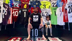 Messi muestra su colección de camisetas rivales 