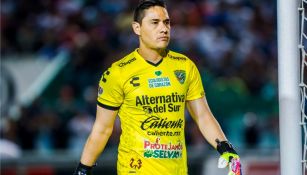 Moisés sale pensativo tras una derrota en el C2017