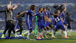 Elementos del Chelsea celebran el triunfo frente al Watford