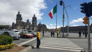 Carros circulan en el centro de la CDMX