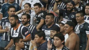 Seguidores de Rayados apoyando a su equipo en la Liguilla del C2017