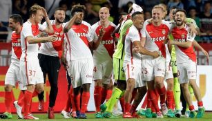 Jugadores del Mónaco celebran el título de Francia 