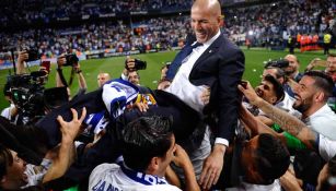 Jugadores merengues felicitan a Zidane tras el título de Liga