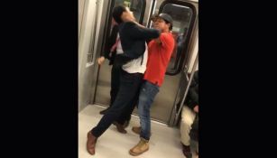 Pasajeros del Metro intercambian golpes 