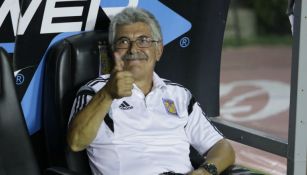 Ricardo Ferretti saluda previo a la Final de Ida