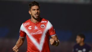 Lalo Herrera celebra un gol con Veracruz