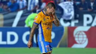 Vargas se lamenta en un partido con Tigres