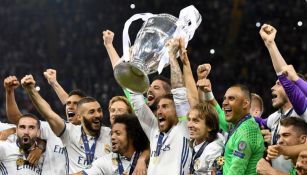 Real Madrid levanta el trofeo de Champions League 
