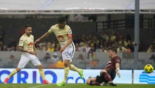 Oribe Peralta vence a Tiago Volpi del Querétaro