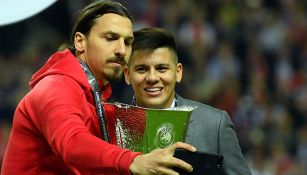 Zlatan Ibrahimovic se toma una selfie con Marcos Rojo