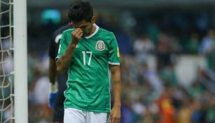 Tecatito se lamenta durante el partido frente a Honduras