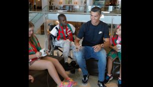 Cristiano Ronaldo convive con niños