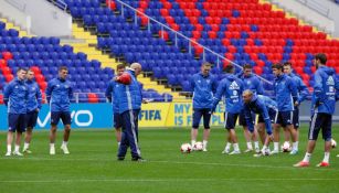 Los jugadores de Rusia entrenando previo a la inauguración frente a Nueva Zelanda