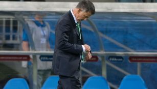 Juan Carlos Osorio, cabizbajo tras el duelo contra Nueva Zelanda