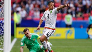 Javier Hernández durante el partido contra Rusia