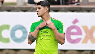 Alan Pulido en entrenamiento con el Tri