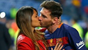 Messi y Antonella se besan tras obtener la Copa del Rey