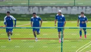 Felipe Mora entrena al parejo de sus compañeros