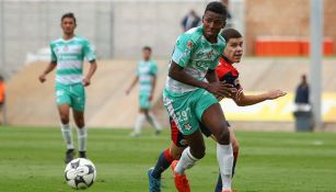 Joao Maleck, durante un juego contra Chivas 