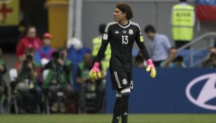 Guillermo Ochoa en un partido de la Copa Confederaciones con México