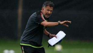 Juan Carlos Osorio, en un entrenamiento del Tri durante la Copa Oro 2017