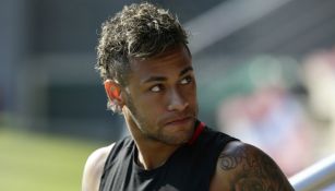 Neymar durante un entrenamiento del Barcelona en su pretemporada